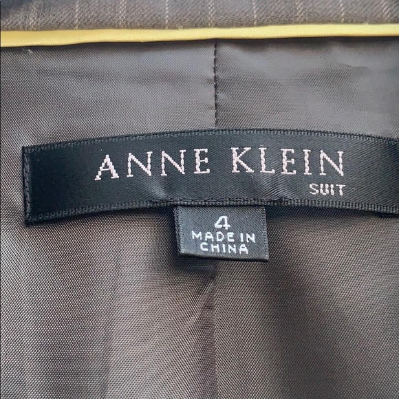 Anne Klein Grey Pinstripe Pant Suit (SIZE: 4) - Picture 2 of 8